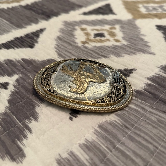 Montana Silversmiths Silver and Gold Western Belt Buckle - Picture 3 of 5